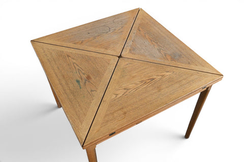 Danish modern expandable oak dining table, triangular leaf mechanism detail