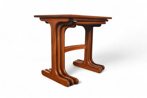 SET OF DUCK FOOT MODERN NESTING TABLES IN TEAK