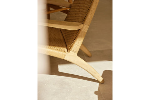 CH25 Lounge Chair - Lifestyle