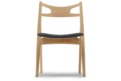 CH29P Sawbuck Chair - Oak Oil - Front
