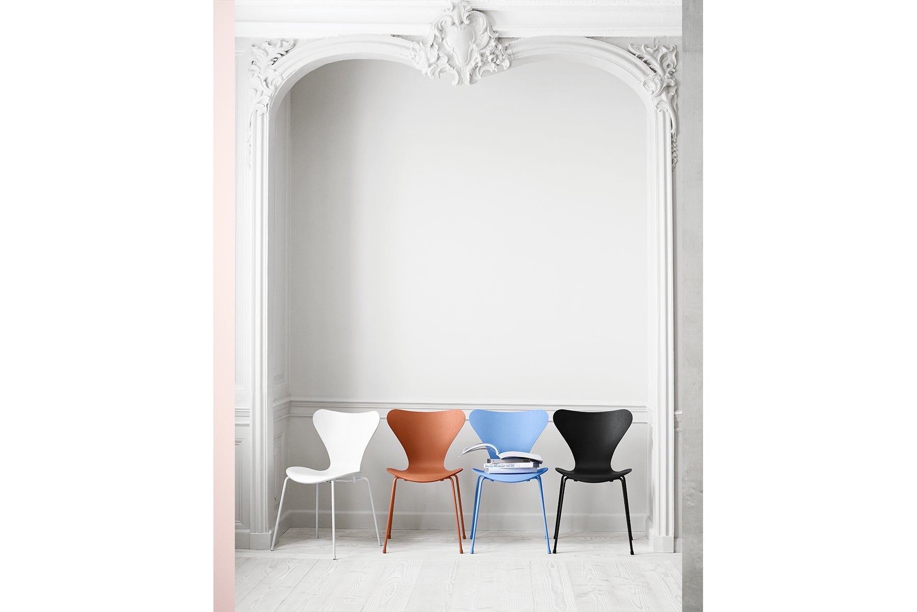 ARNE JACOBSEN MODEL 3107 SERIES 7 CLEAR LACQUER