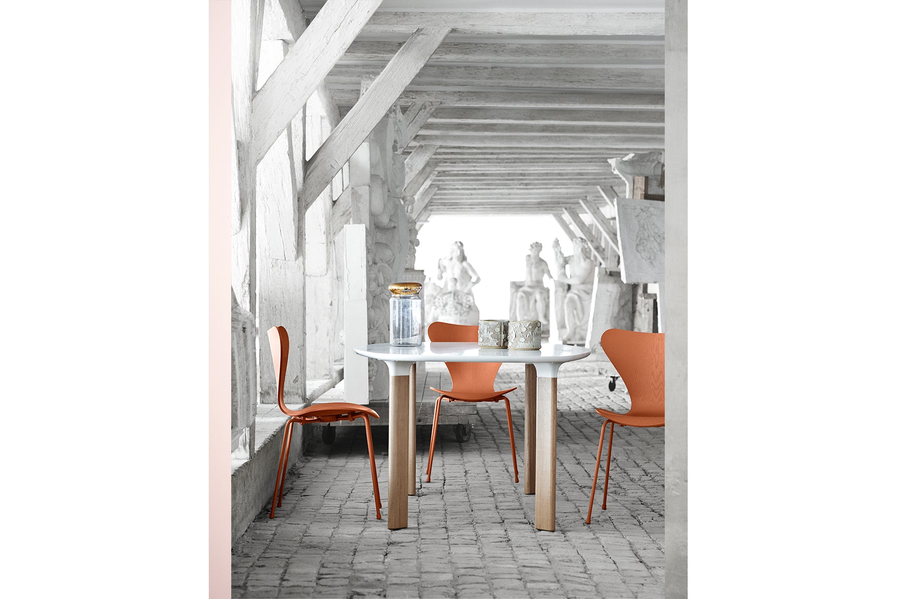 ARNE JACOBSEN MODEL 3107 SERIES 7 CLEAR LACQUER