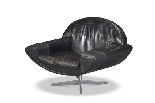 JOHANNES ANDERSEN "CAPRI" SWIVEL LOUNGE CHAIR IN BLACK LEATHER