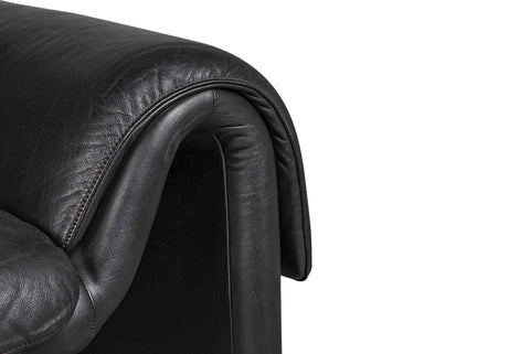 DE SEDE DS-2011 LOUNGE CHAIR IN BLACK LEATHER