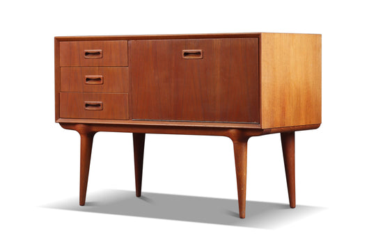 MINI TEAK CREDENZA / ENTRY CHEST BY OMANN JUN