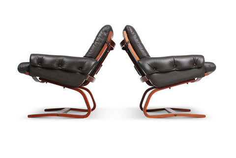 PAIR OF CANTILEVERED LEATHER LOUNGE CHAIRS BY INGMAR RELLING