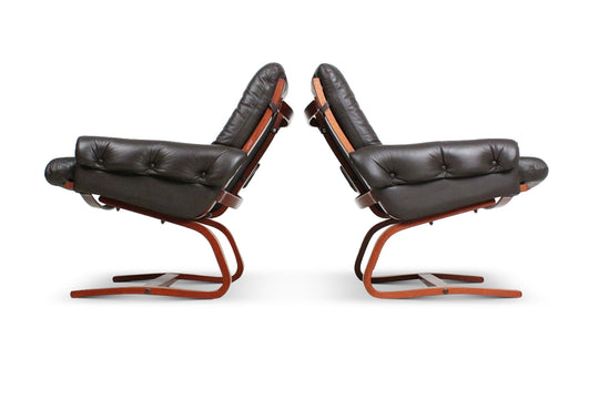 PAIR OF CANTILEVERED LEATHER LOUNGE CHAIRS BY INGMAR RELLING