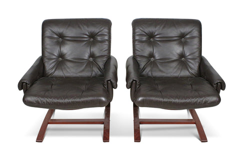 PAIR OF CANTILEVERED LEATHER LOUNGE CHAIRS BY INGMAR RELLING