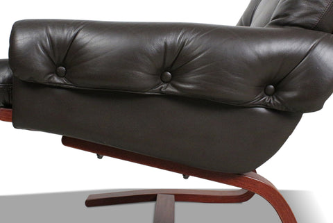 PAIR OF CANTILEVERED LEATHER LOUNGE CHAIRS BY INGMAR RELLING