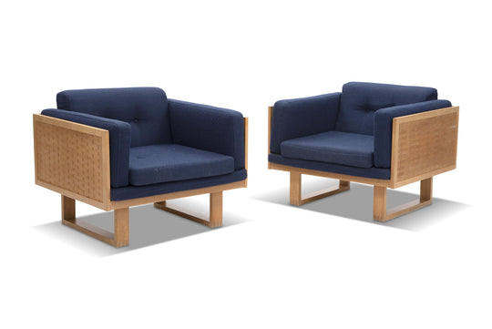 PAIR OF FD 211 "GUVENØR" LOUNGE CHAIRS IN OAK