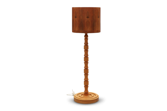 1970s SWEDISH MODERN FLOOR LAMP IN FIGURATIVE PINE