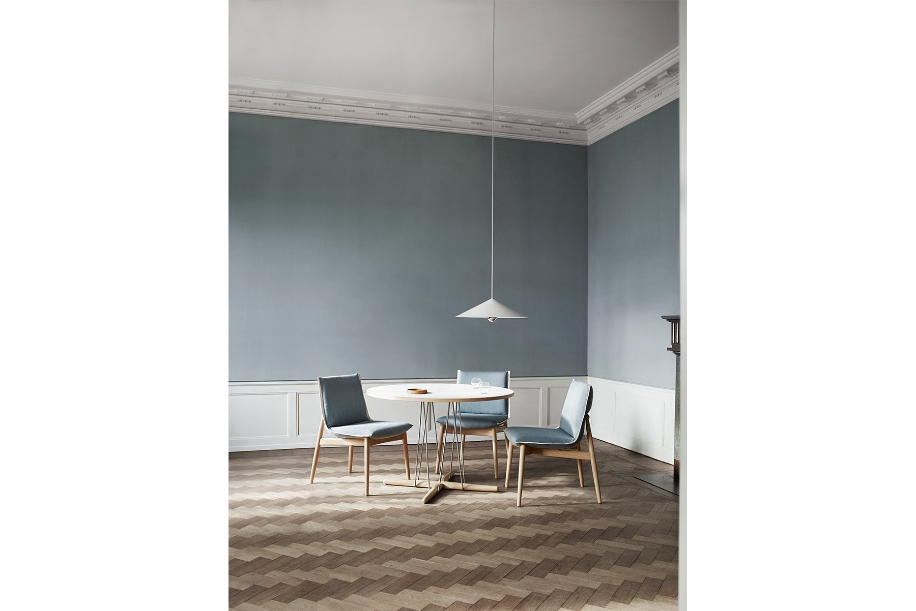 EOOS E020 MODEL | EMBRACE TABLE E020