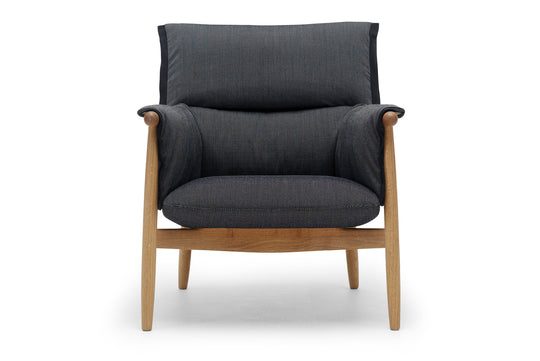 E015 | EMBRACE LOUNGE CHAIR