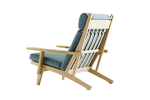 HANS WEGNER GE 375 LOUNGE CHAIR WITH ARMS